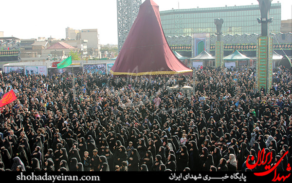 عکس/عزاداری و اقامه نماز ظهر عاشورا در میدان امام حسین تهران