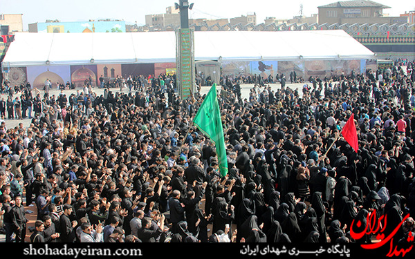 عکس/عزاداری و اقامه نماز ظهر عاشورا در میدان امام حسین تهران