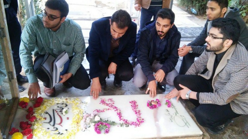 حضور دانشجویان شیعه و سنی بر مزار شهدای مدافع حرم
