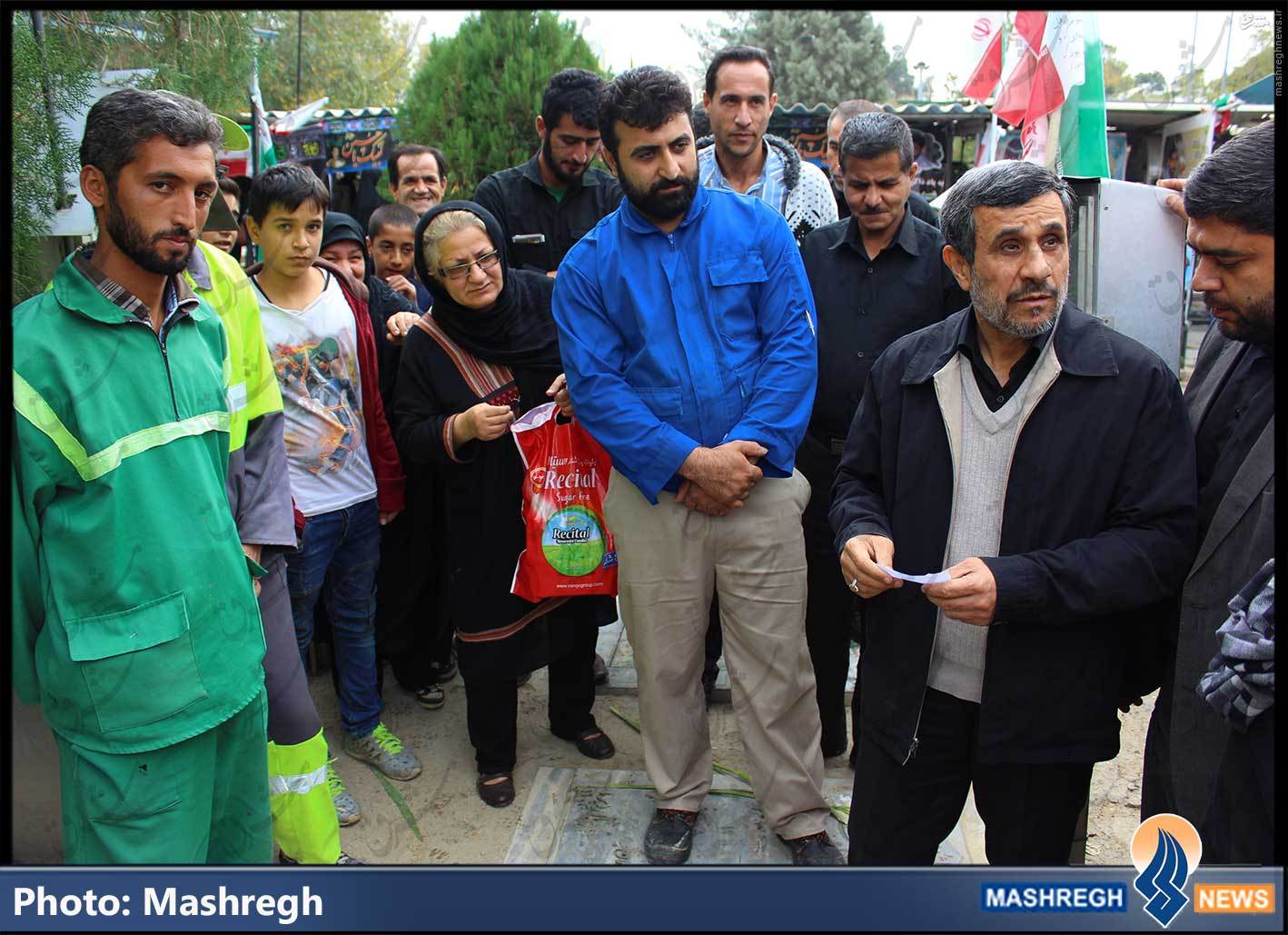 احمدی‌نژاد بر مزار شهید 