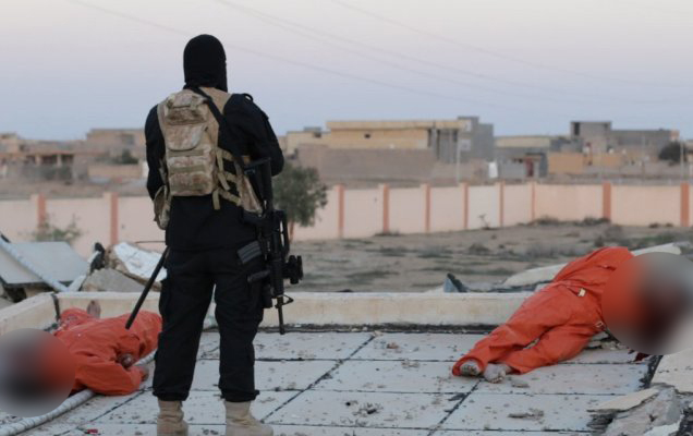 اعدام فجیع دو مرد عراقی به دست گروه تروریستی داعش + تصاویر