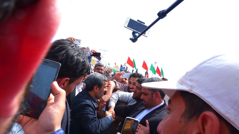 احمدی نژاد:هرگز در مقابل زورگویی زورگویان، تسلیم نخواهیم شد.