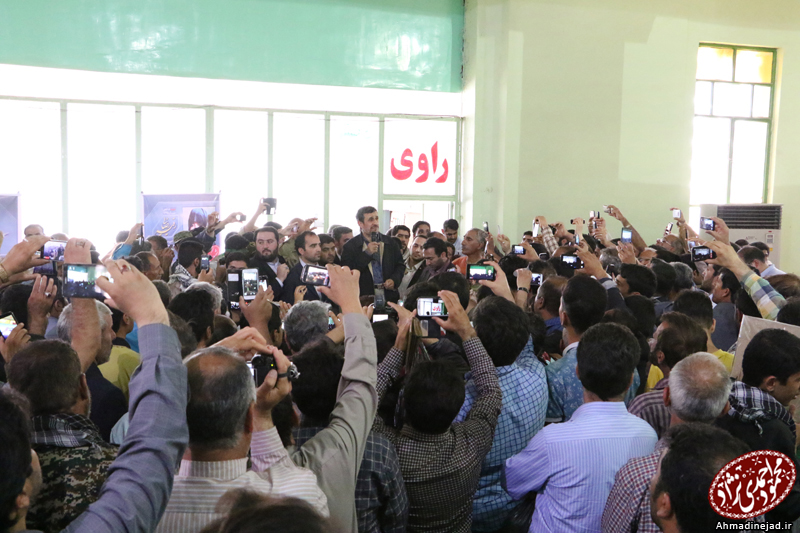 احمدی نژاد:در مقابل زورگویی زورگویان،تسلیم نخواهیم شد+عکس