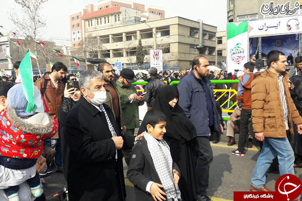 سردار جعفری و خانواده در راهپیمایی دیروز+عکس