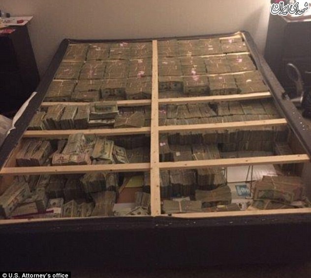 کشف ۲۰ میلیون دلار در یک تخت‌خواب + عکس