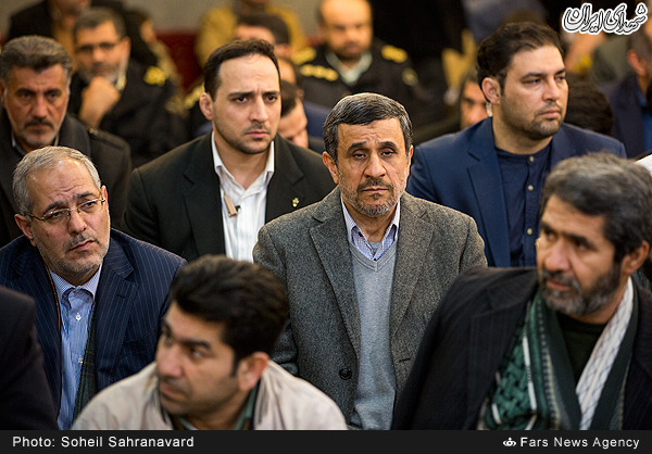 احمدی نژاد در ترحیم پدر وزیر دولت نهم+عکس