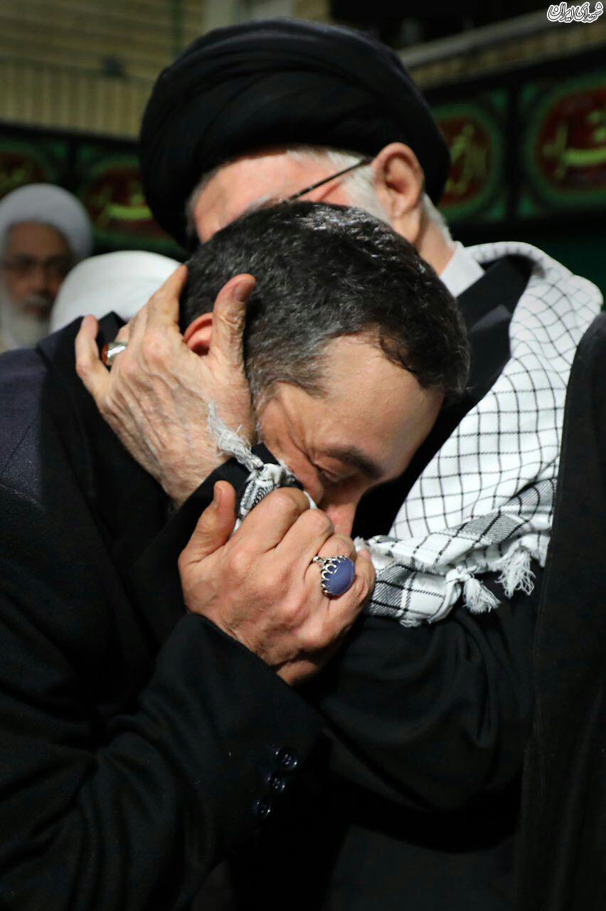 محمود کریمی در آغوش رهبر انقلاب +تصاویر