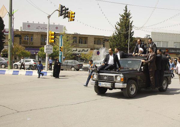 استقبال پرشور محافظان از حسن روحانی!+عکس