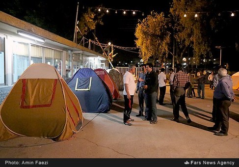 چادر زدن کارگران مقابل کارخانه در شیراز