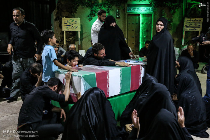 عکس/ وداع با دو شهید مدافع حرم در معراج شهدا