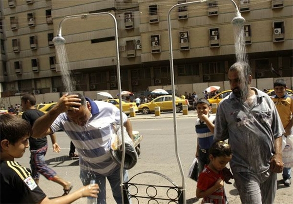 دوش‌های صلواتی در خیابان‌های بغداد +عکس