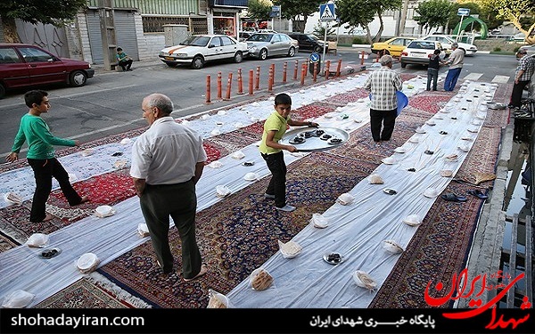 عکس/ سفره افطار برای رهگذران