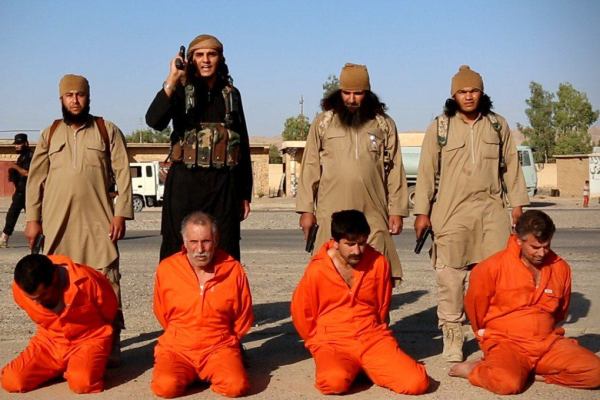 اعدام دسته جمعی مردان عراقی به دست داعش + تصاویر