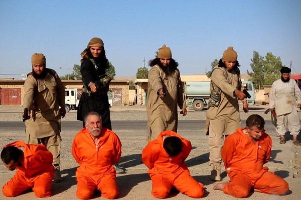 اعدام دسته جمعی مردان عراقی به دست داعش + تصاویر