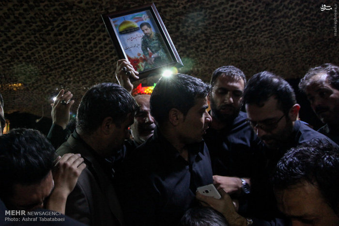 عکس/ وداع تلخ خانواده با شهید مدافع حرم