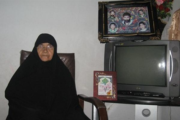 مادری با خاطره 5 شهید و فرزند مفقودش +عکس