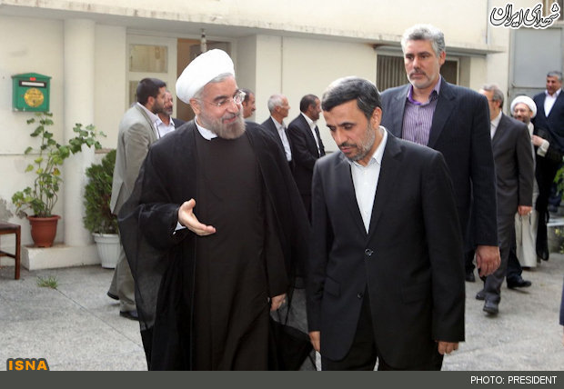 مبالغ دریافتی روحانی و احمدی‌نژاد منتشر شود