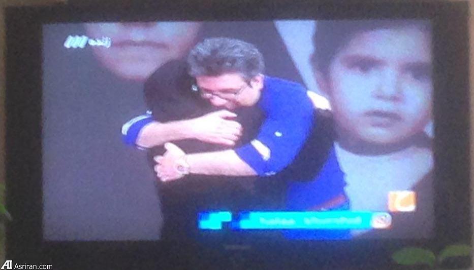 رشیدپور در آغوش مادر روی آنتن زنده +عکس
