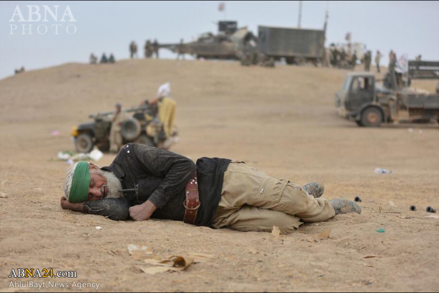 استراحت رزمنده عراقی در جنگ موصل + عکس