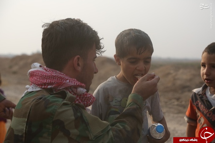 حرکت زیبای سربازان عراقی در نبرد موصل+عکس