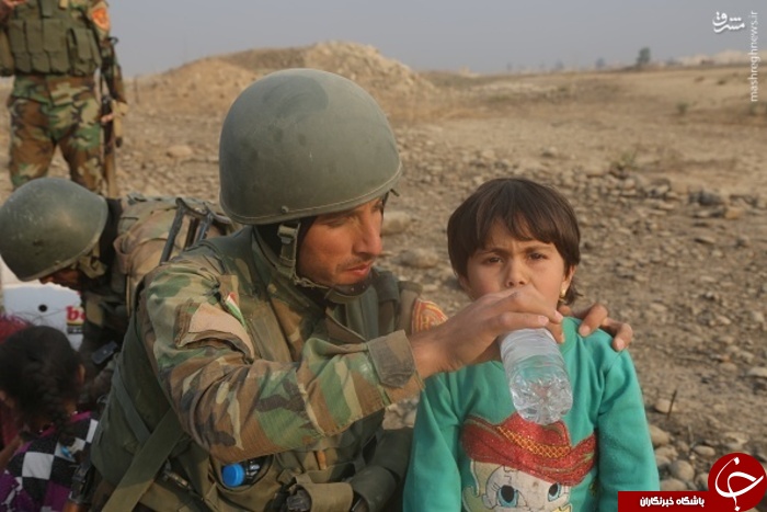 حرکت زیبای سربازان عراقی در نبرد موصل+عکس