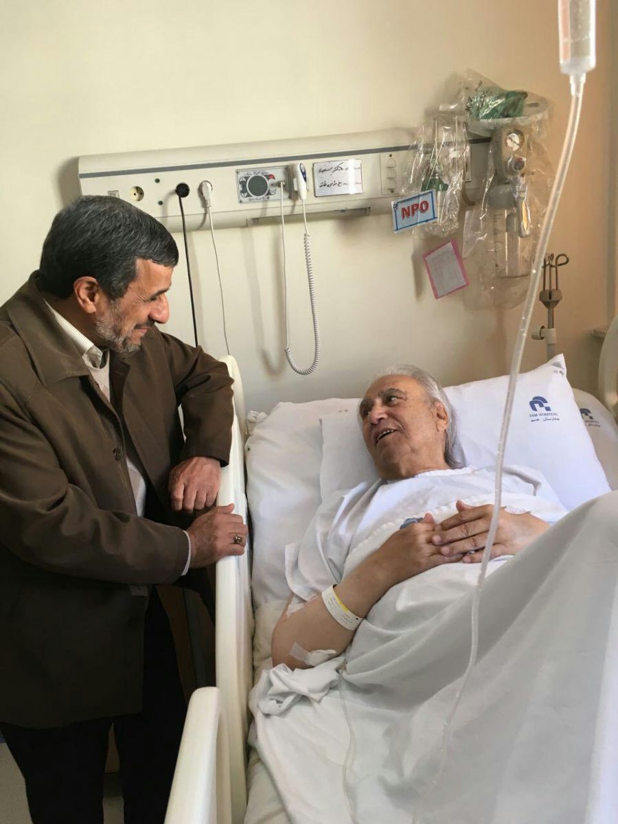 عیادت محمود احمدی نژاد از دکتر حافظی+عکس