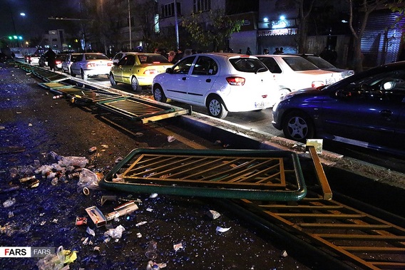 تخریب اموال عمومی توسط اغتشاشگران در تهران +عکس