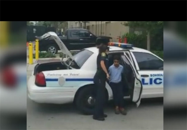 پلیس آمریکا به کودک 7 ساله دست‌بند زد! + عکس