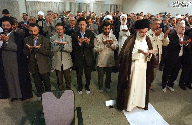 نماز جماعت دولت نهمی ها با رهبر انقلاب +عکس