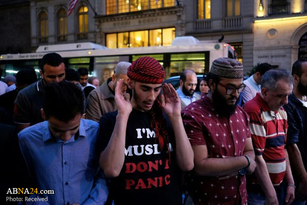 نماز و افطاری مسلمانان مقابل برج ترامپ+عکس