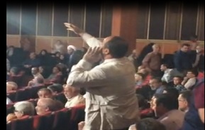 اعتراض آزادگان به وزیر روحانی/ ترک سالن برای پذیرش 2030 + فیلم