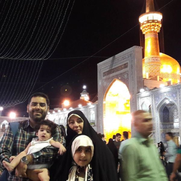 رنجبران، همسر و دخترانش در حرم امام رضا+عکس