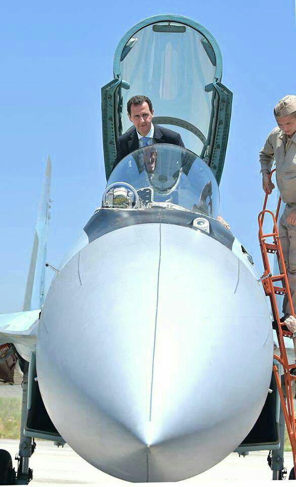اسد سوار بر جنگنده سوخو ۳۵ ارتش روسیه