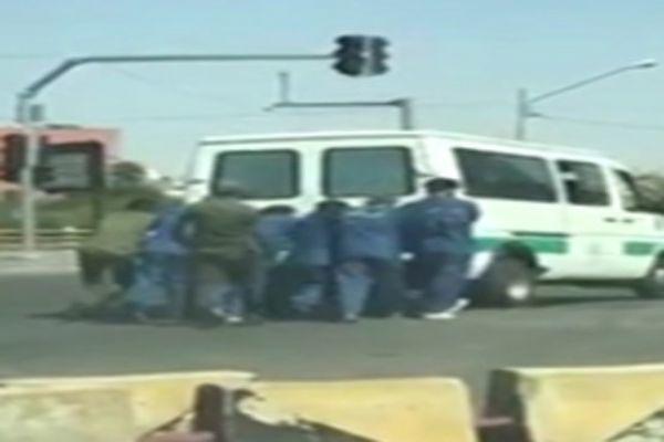 واکنش پلیس به فیلم هل دادن خودرو توسط زندانیان