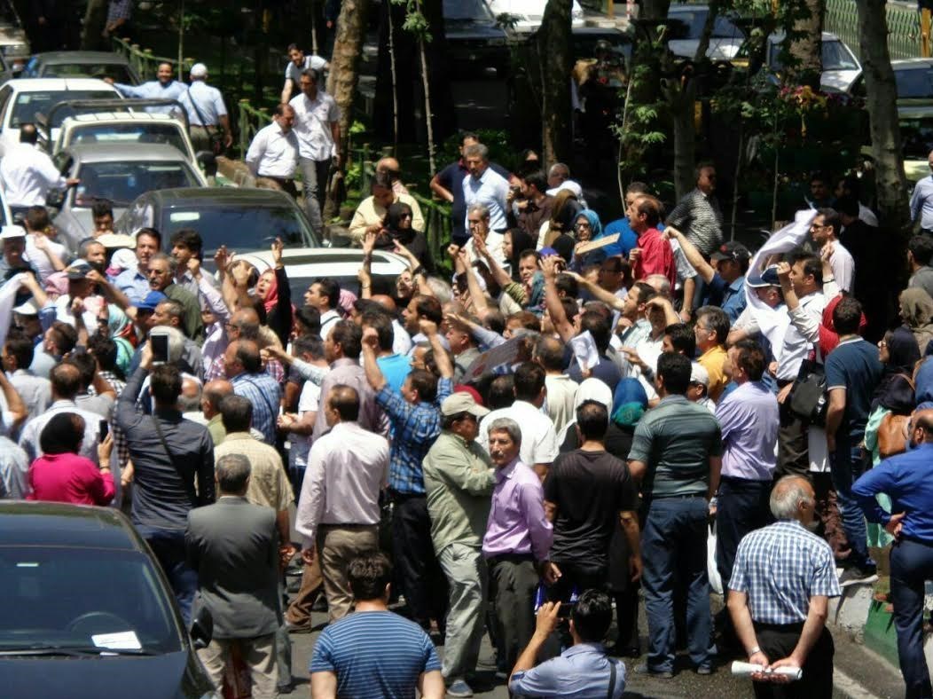 تجمع بازنشستگان لشگری مقابل نهاد ریاست جمهوری