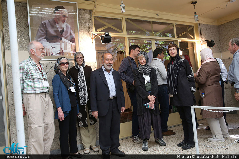 حضور گردشگران آمریکایی در حسینیه جماران+ عکس