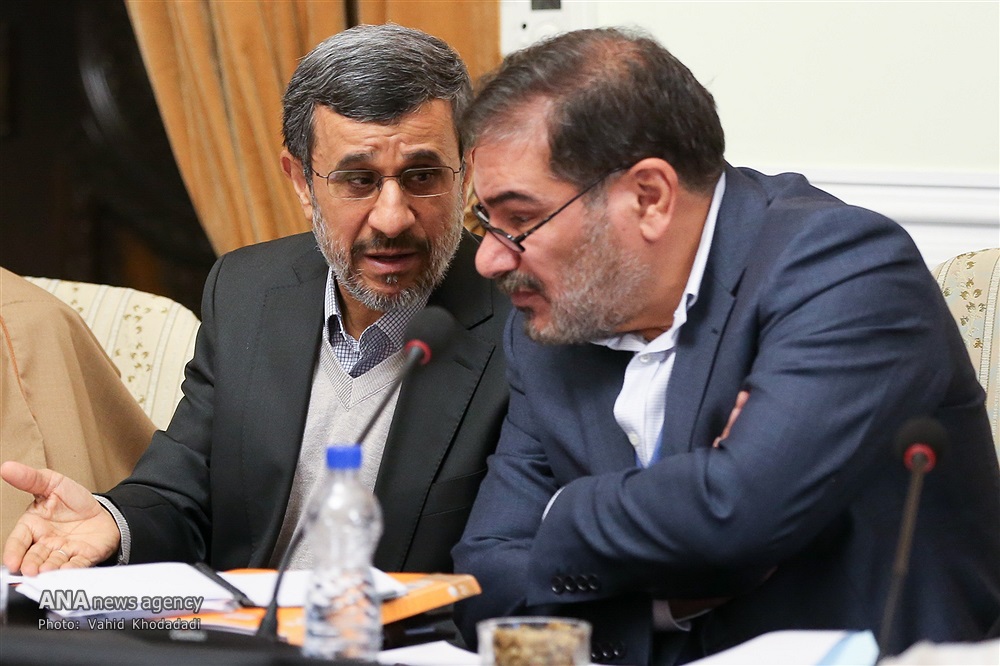 ژست های لاریجانی و احمدی نژاد در جلسه مجمع + عکس