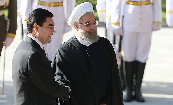 رئیس‌جمهور ترکمنستان از روحانی استقبال کرد + عکس