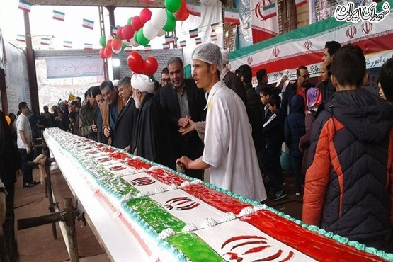 توزیع کیک ۴۰ متری در اسلامشهر +عکس