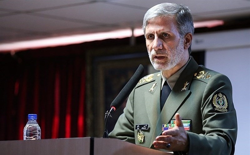 وزیر دفاع در یزد: قدرت موشکی ایران به‌هیچ‌عنوان قابل مذاکره نیست/ توان رفع ۹۰درصد وابستگی صنعت خودرو را داریم