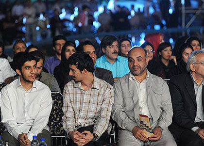 پسر احمدی نژاد در اجرای سمفونی انتظامی + عکس