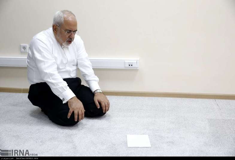 نماز سیاستمداران ایران در اجلاس خارجی + عکس