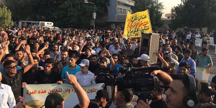 تظاهرات ضد آمریکایی مقابل سفارت آمریکا در بغداد
