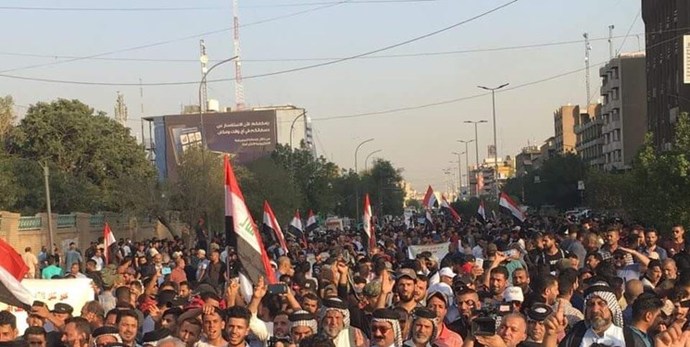 تظاهرات ضد آمریکایی مقابل سفارت آمریکا در بغداد