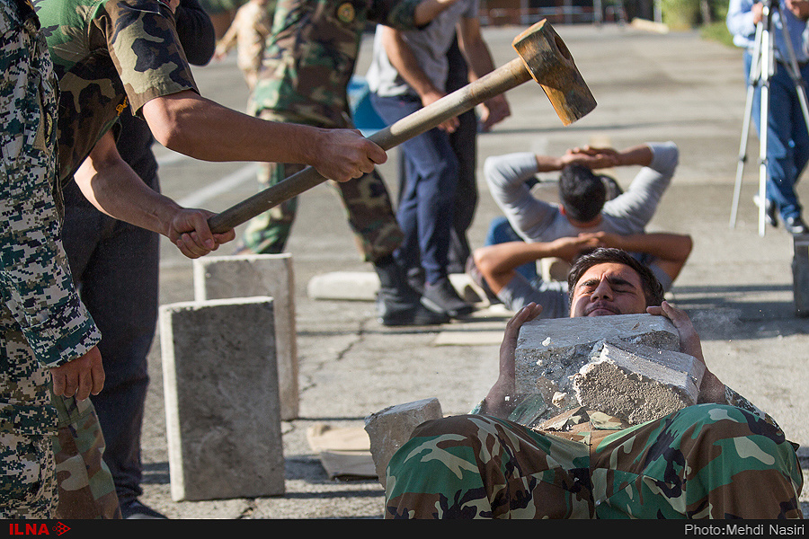 تصویری از قدرت نمایی و مهارت رزمندگان ارتشی + عکس
