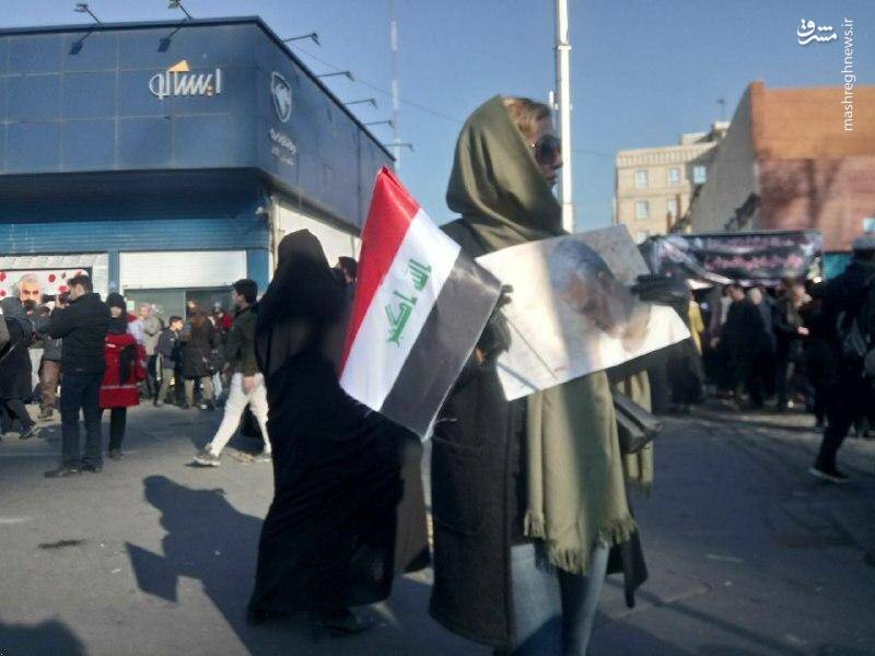 عکس/ پرچم عراق در دست مردم ایران