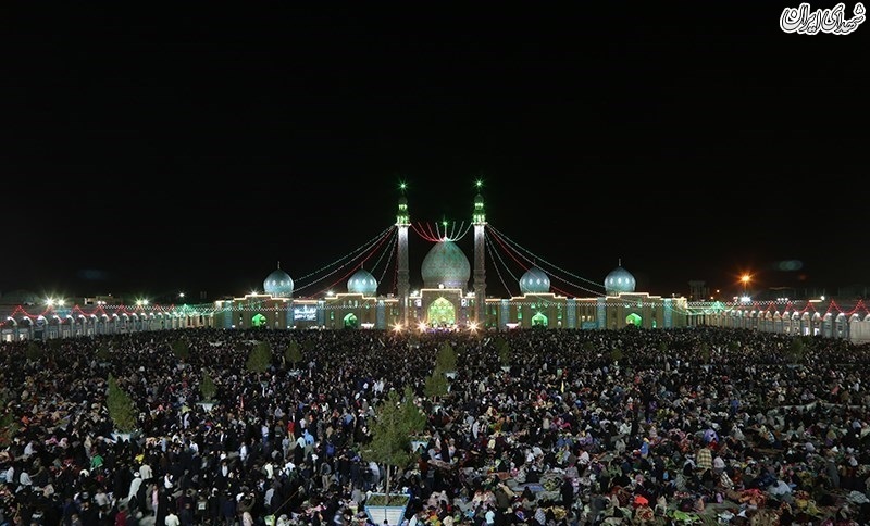 عکس/ مسجد جمکران در شب نیمه شعبان