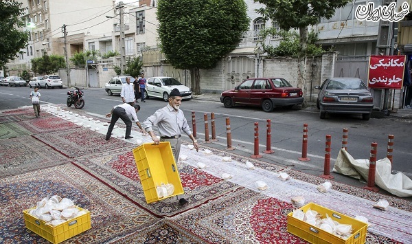 عکس/ سفره افطار برای رهگذران در تهران