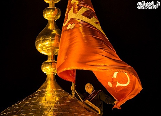 تعویض پرچم حرم امام حسین (ع) در کربلا