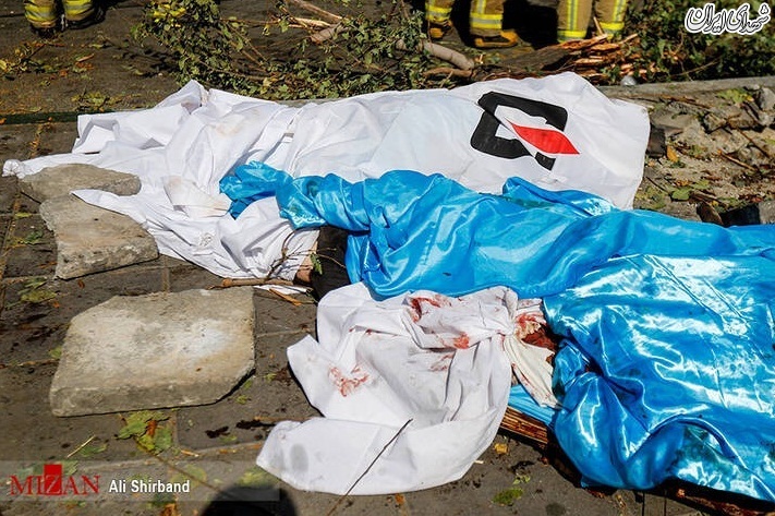 عکس/ اجساد قربانیان سقوط جرثقیل در تهران